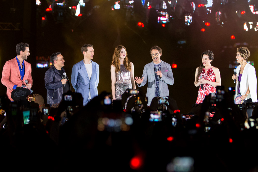 Fan Singapore đợi hơn 15 tiếng để gặp dàn sao Avengers: Infinity War’